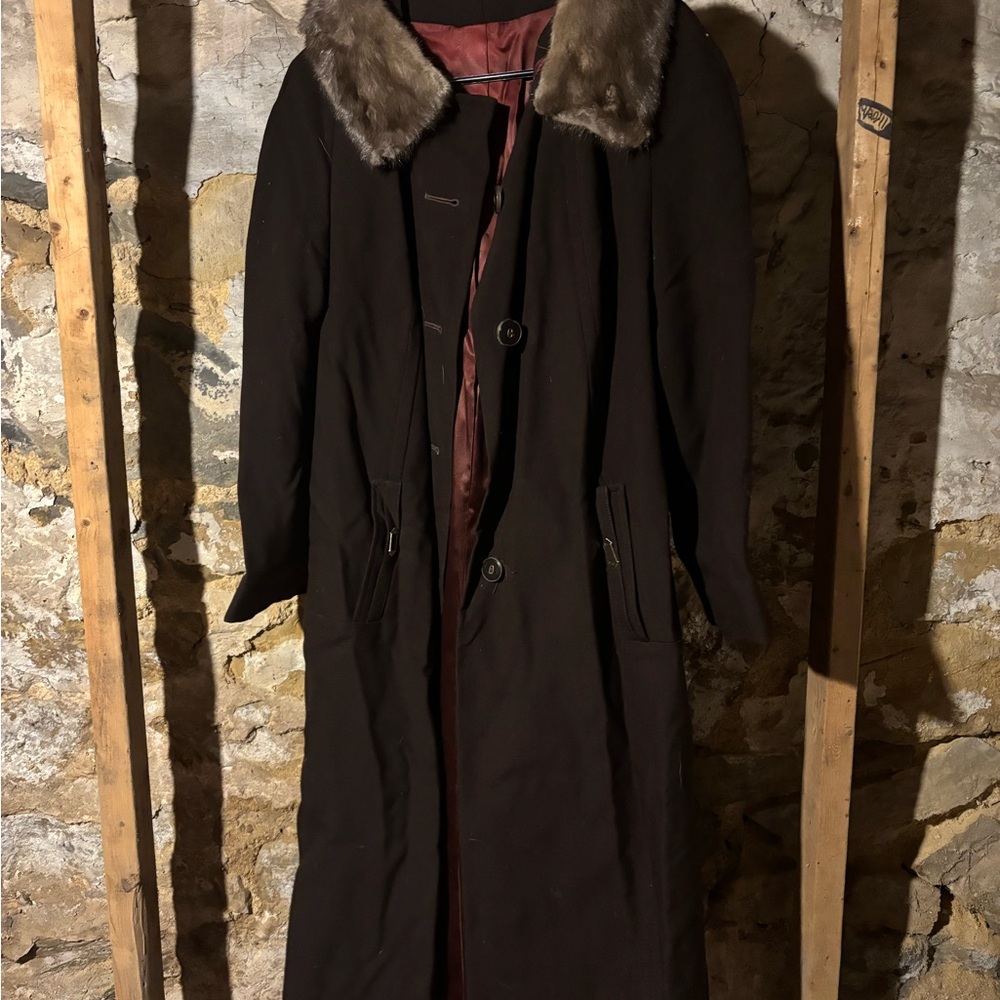 Elegant Brown Coat with Fur (Mink?) Collar